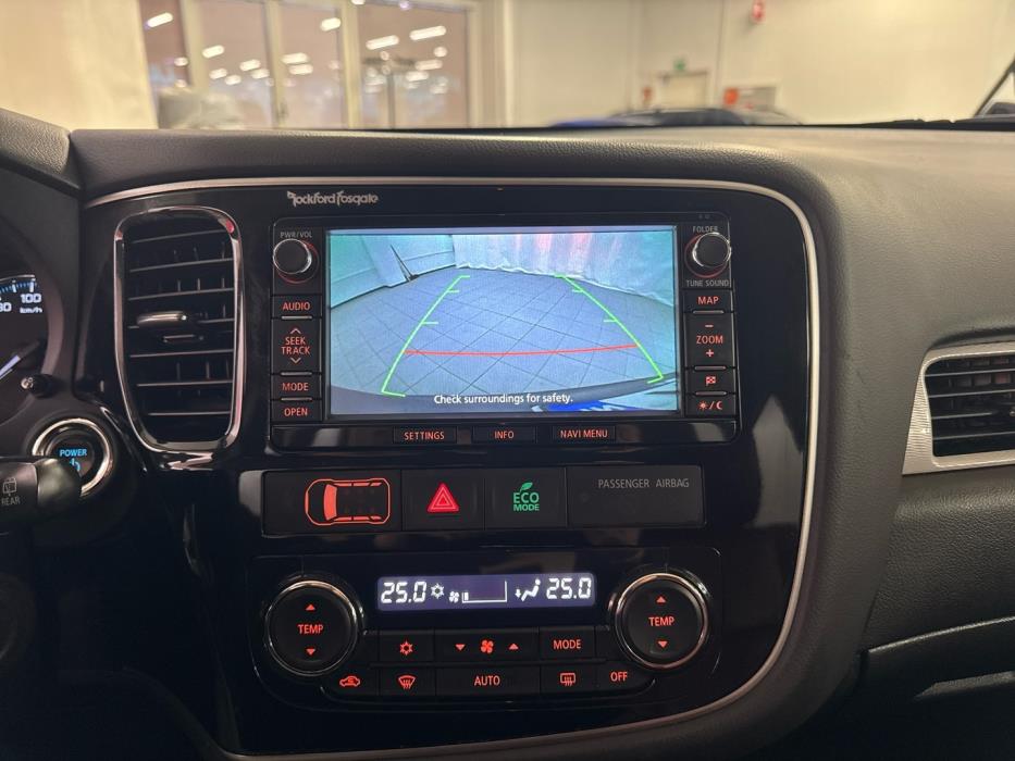 MITSUBISHI Outlander PHEV 2015