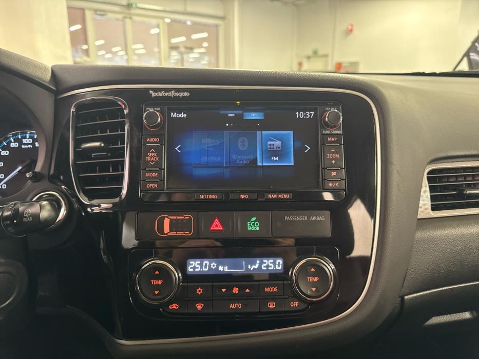 MITSUBISHI Outlander PHEV 2015