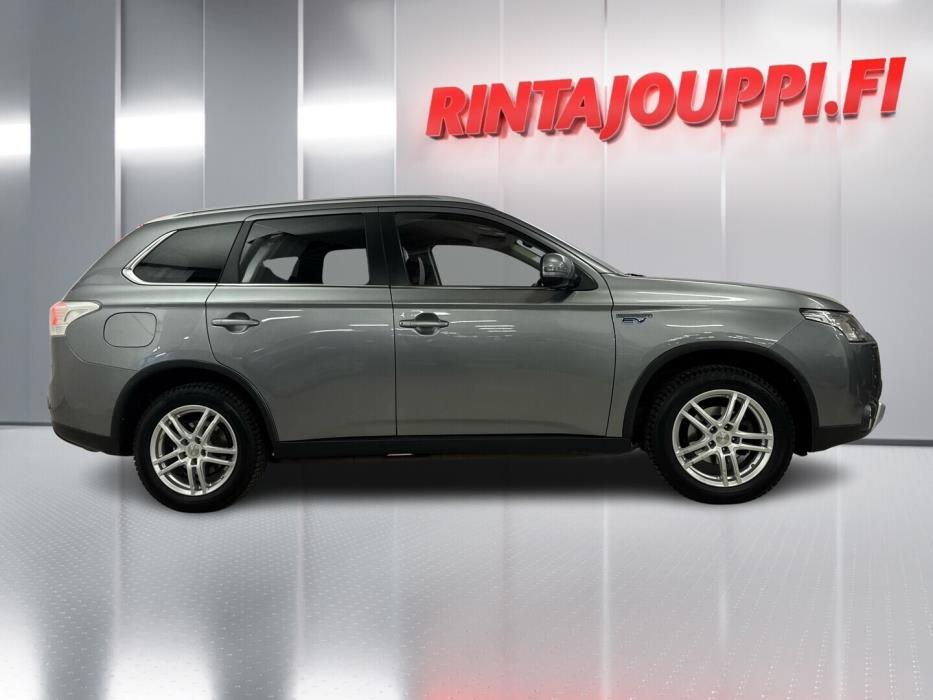 MITSUBISHI Outlander PHEV 2015