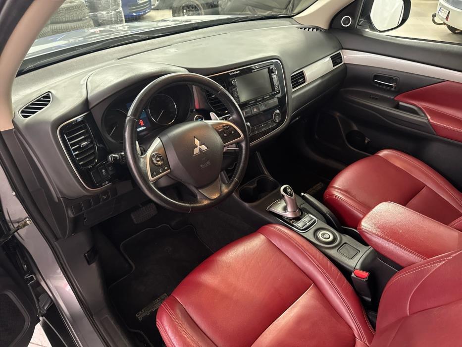 MITSUBISHI Outlander PHEV 2015