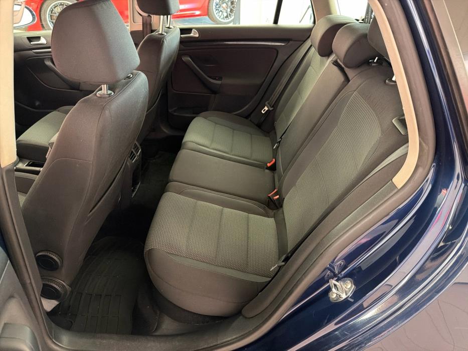 VOLKSWAGEN Golf 2012