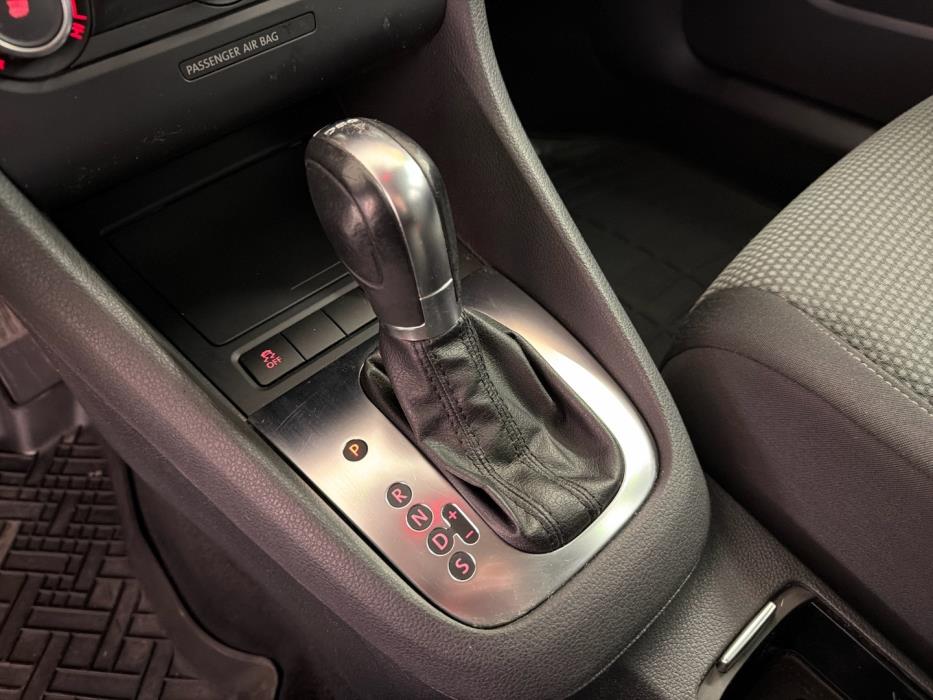 VOLKSWAGEN Golf 2012