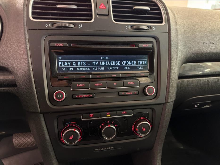 VOLKSWAGEN Golf 2012