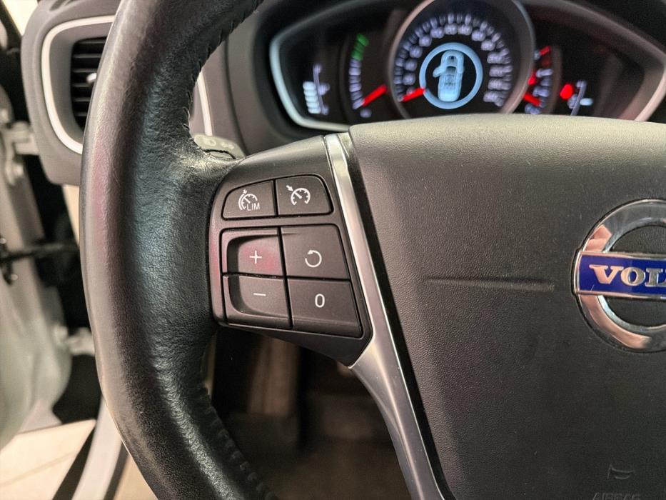 VOLVO V40 Cross Country 2016