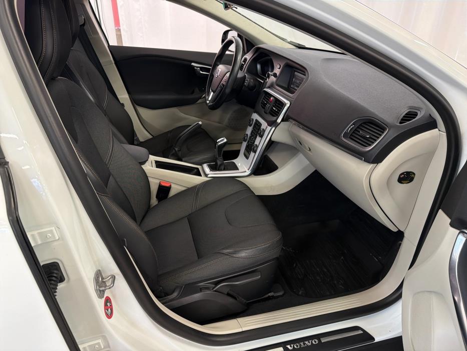 VOLVO V40 Cross Country 2016
