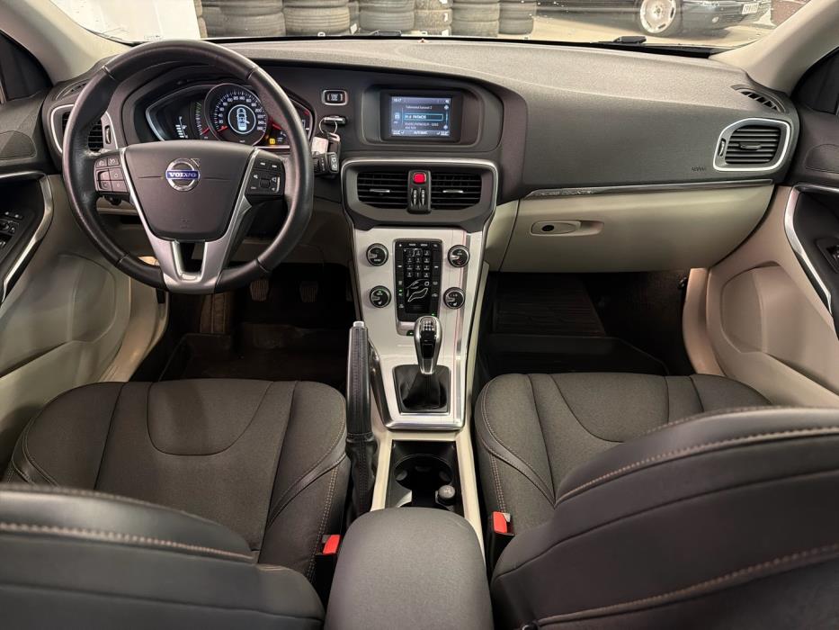 VOLVO V40 Cross Country 2016