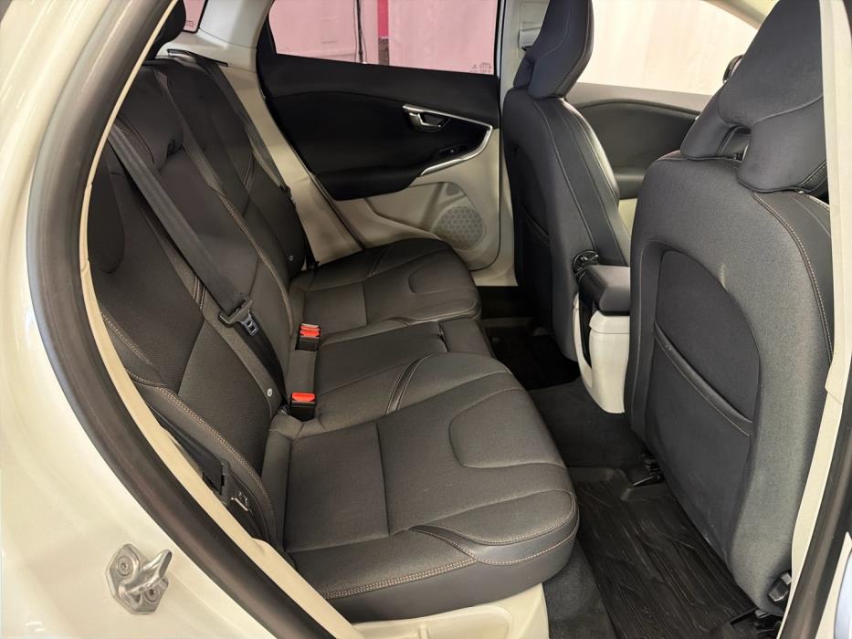 VOLVO V40 Cross Country 2016
