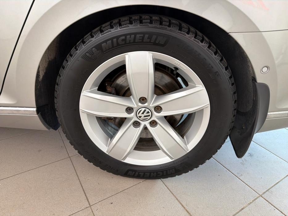 VOLKSWAGEN Passat 2016