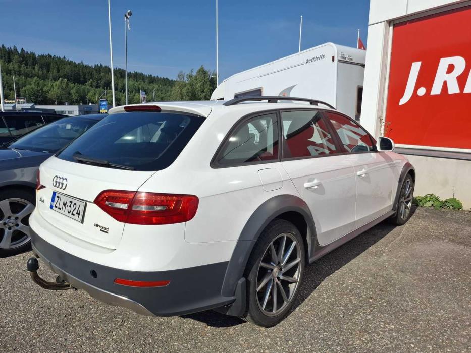 AUDI A4 allroad quattro 2012