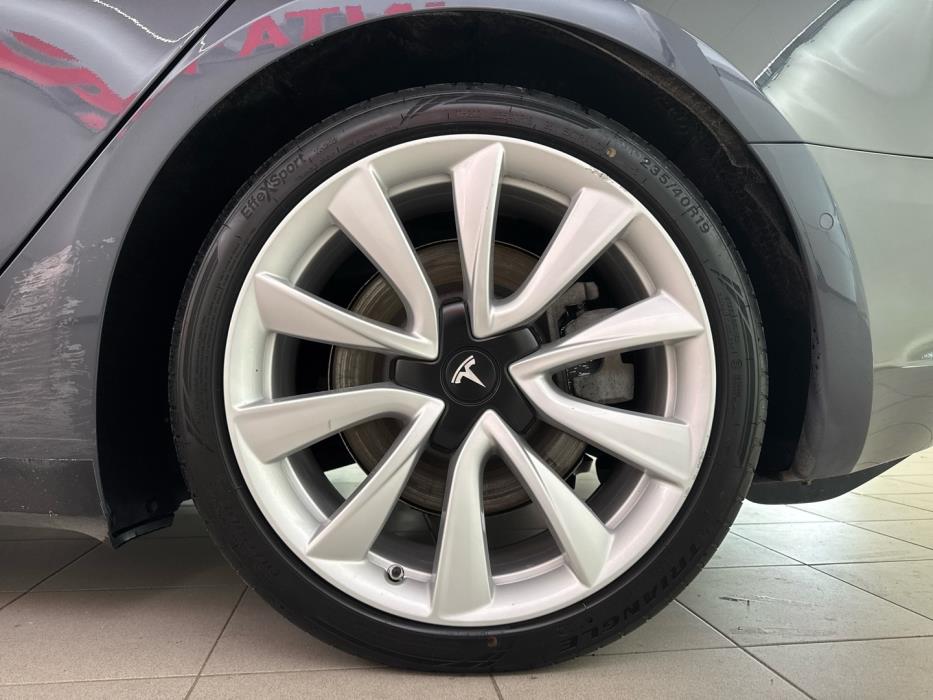 TESLA Model 3 2019