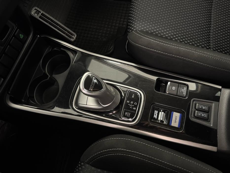 MITSUBISHI Outlander PHEV 2020