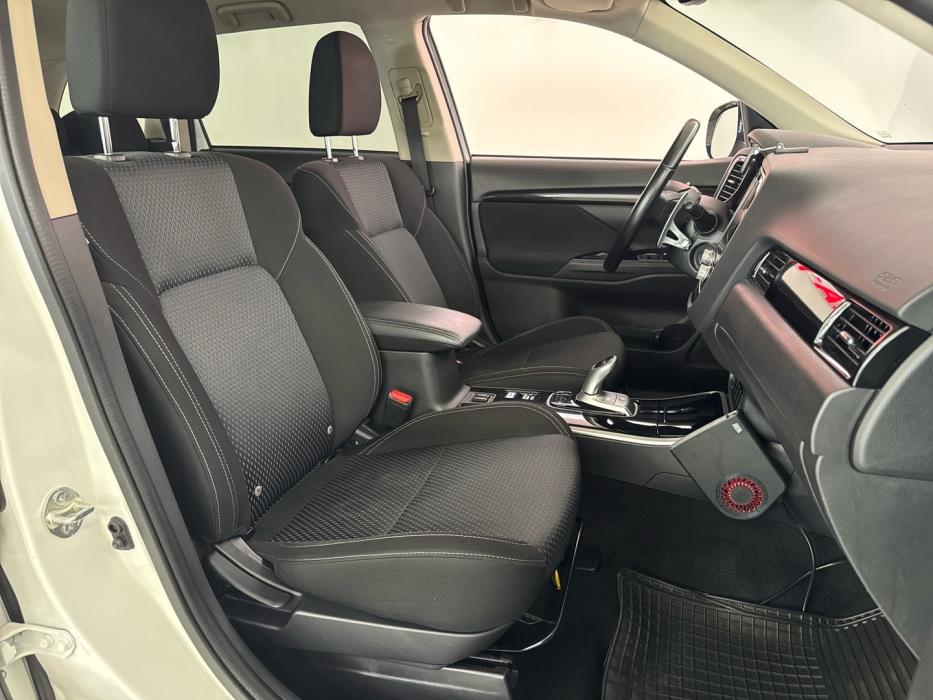 MITSUBISHI Outlander PHEV 2020