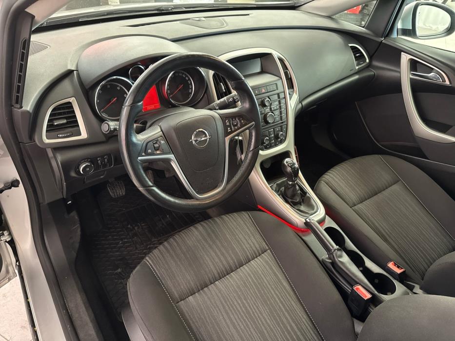 OPEL Astra 2012