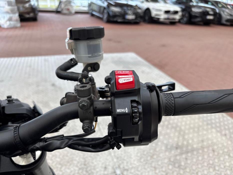 YAMAHA MT-09 2021