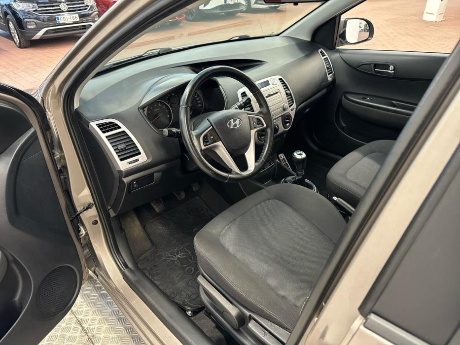 HYUNDAI i20 2012