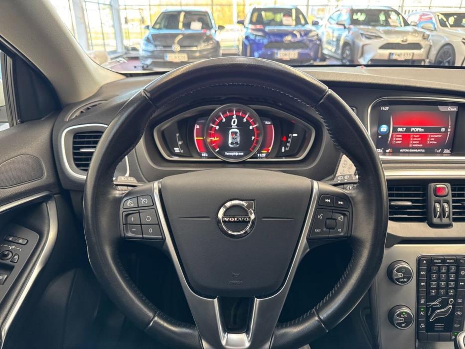 VOLVO V40 2017