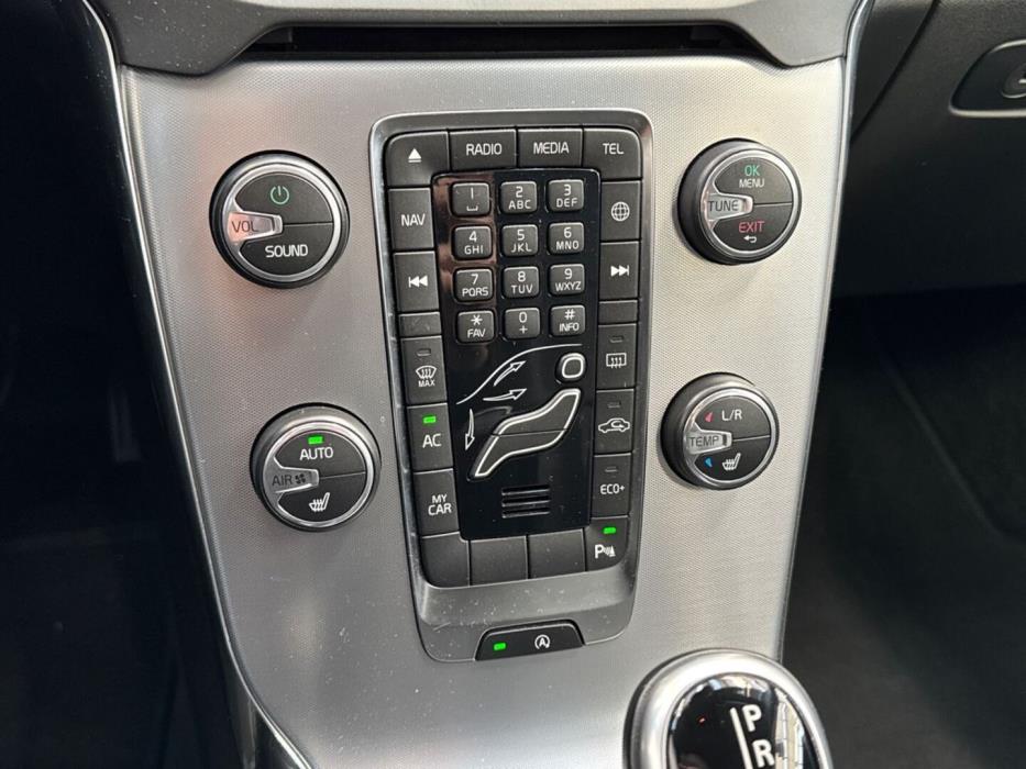 VOLVO V40 2017