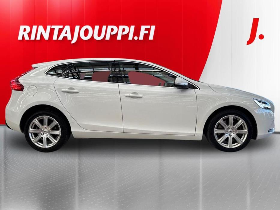 VOLVO V40 2017