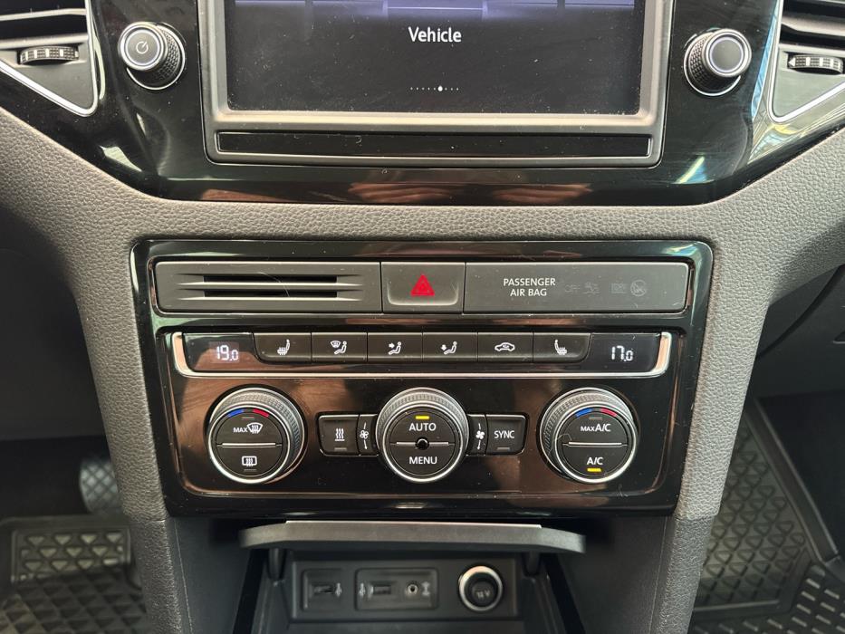 VOLKSWAGEN Golf Sportsvan 2016