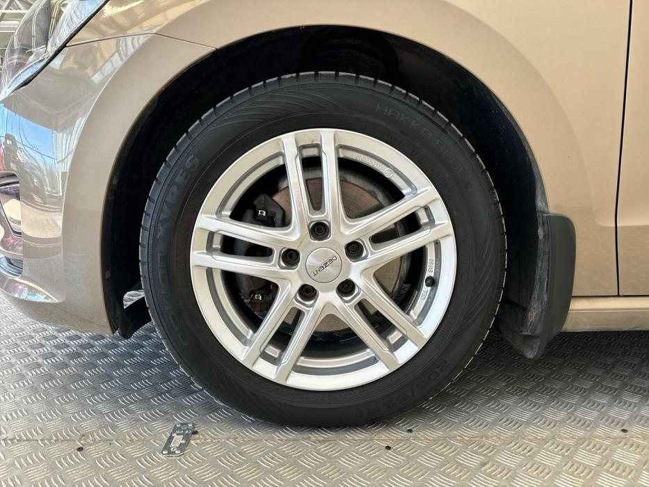 VOLKSWAGEN Golf Sportsvan 2016
