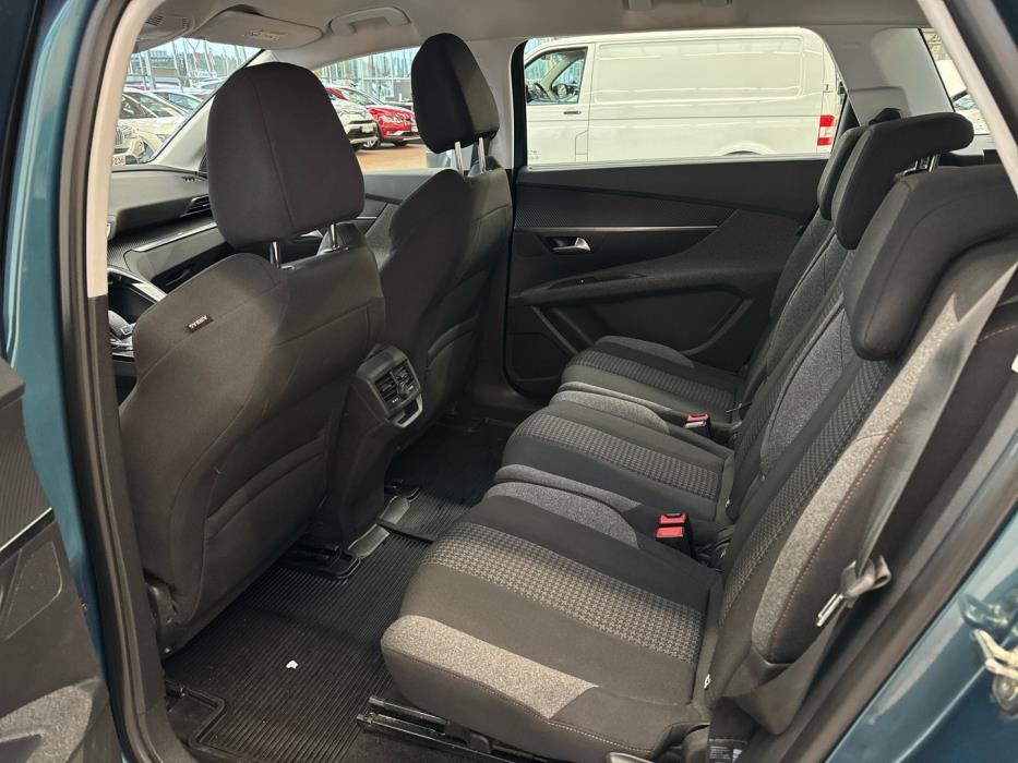 PEUGEOT 5008 2018
