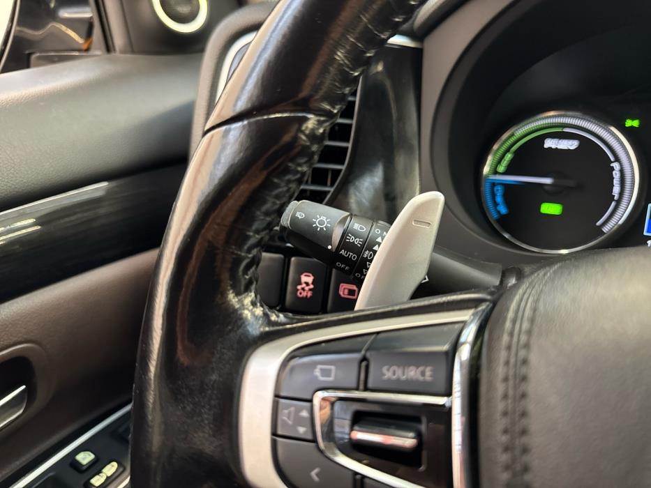 MITSUBISHI Outlander PHEV 2015