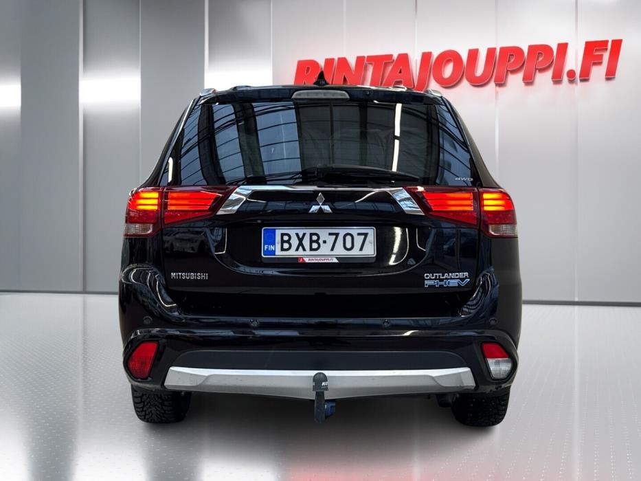 MITSUBISHI Outlander PHEV 2015