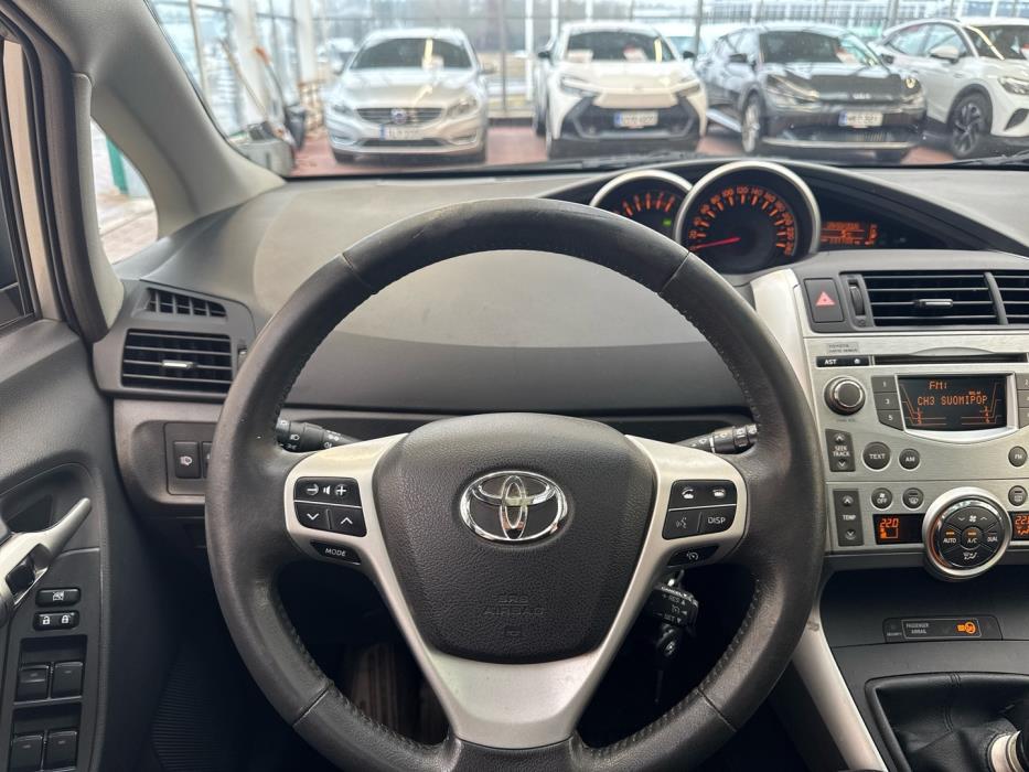 TOYOTA Verso 2011