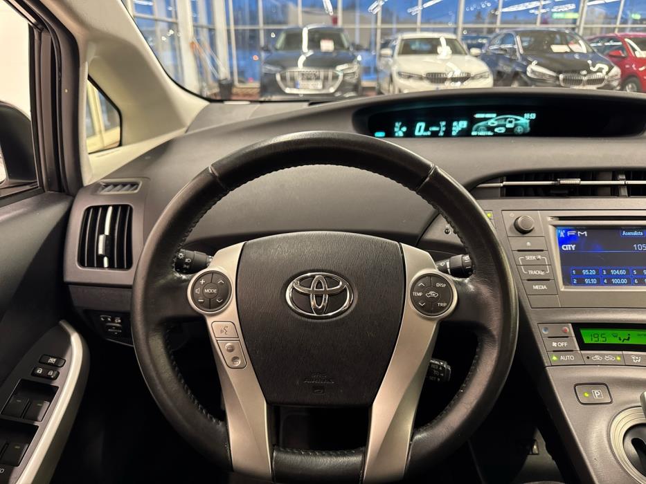 TOYOTA Prius 2016