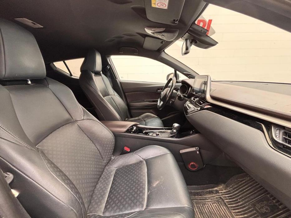 TOYOTA C-HR 2017