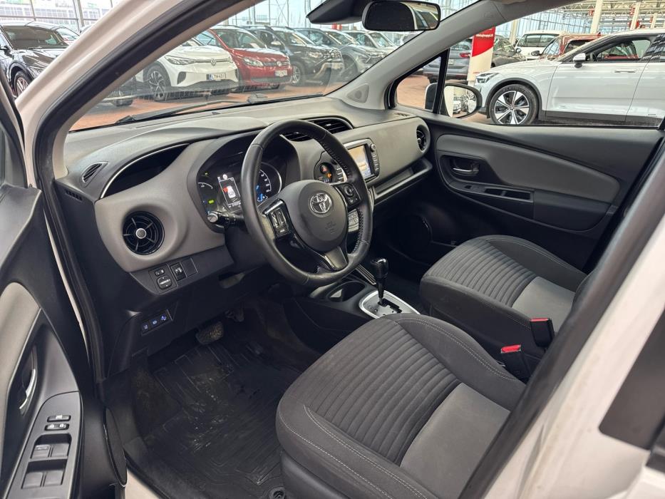 TOYOTA Yaris 2019