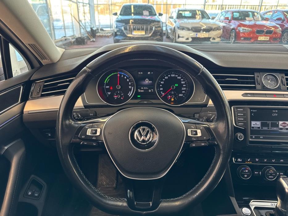 VOLKSWAGEN Passat 2016