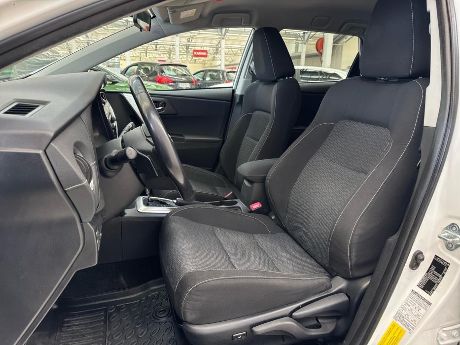 TOYOTA Auris 2015