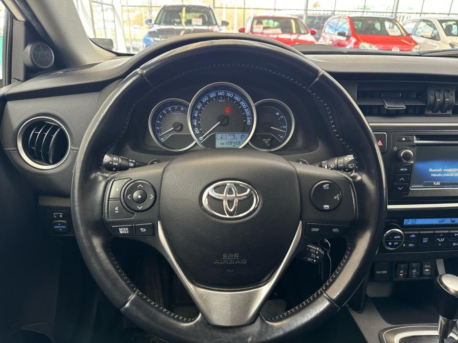 TOYOTA Auris 2015