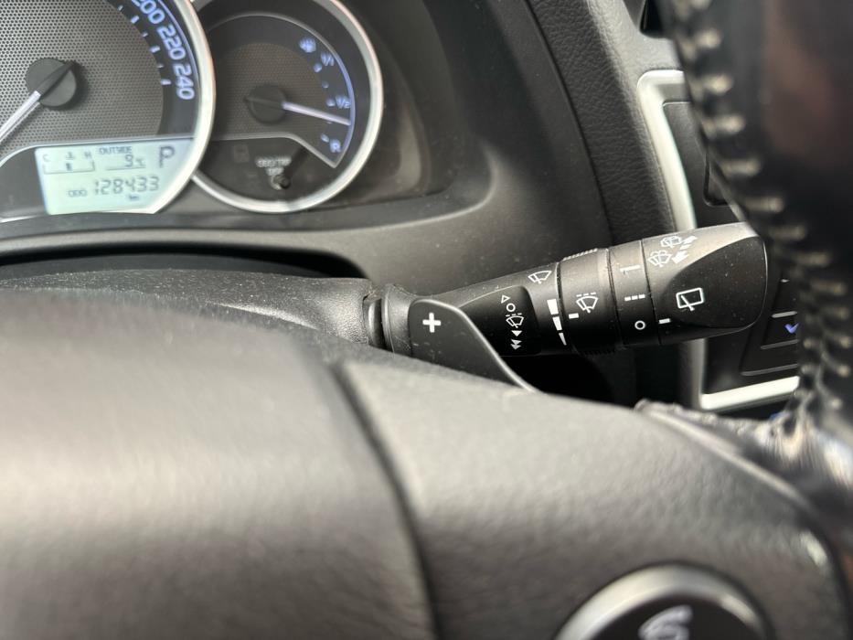 TOYOTA Auris 2015