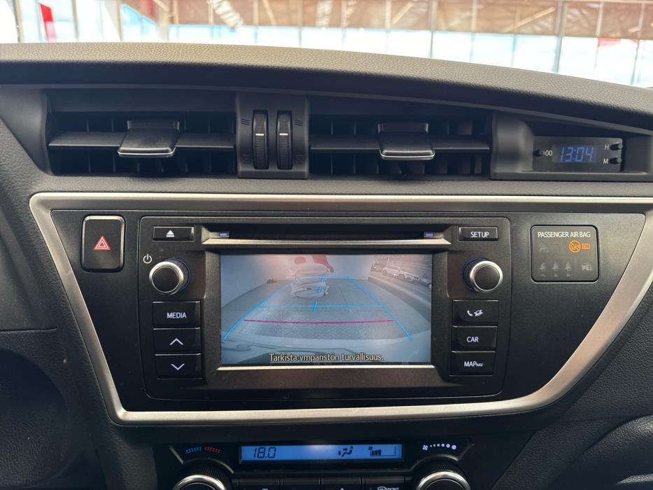 TOYOTA Auris 2015