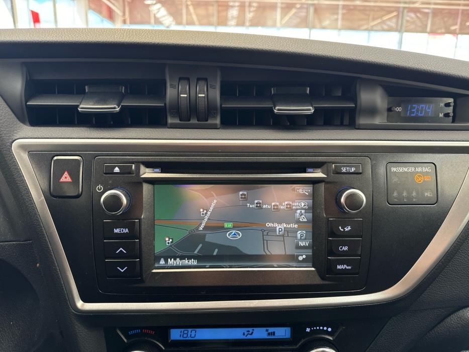 TOYOTA Auris 2015