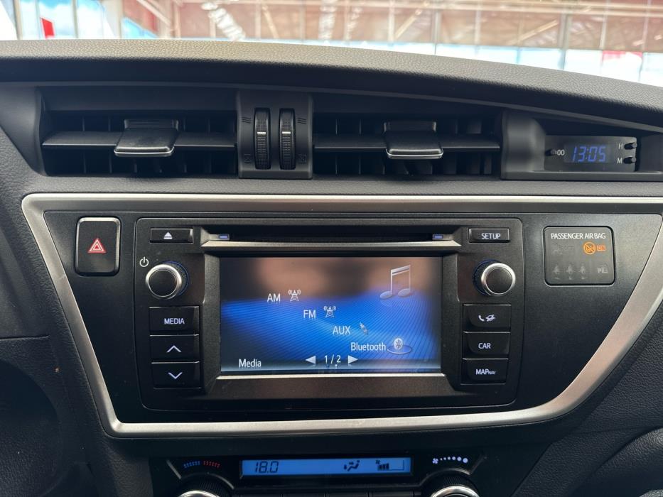 TOYOTA Auris 2015