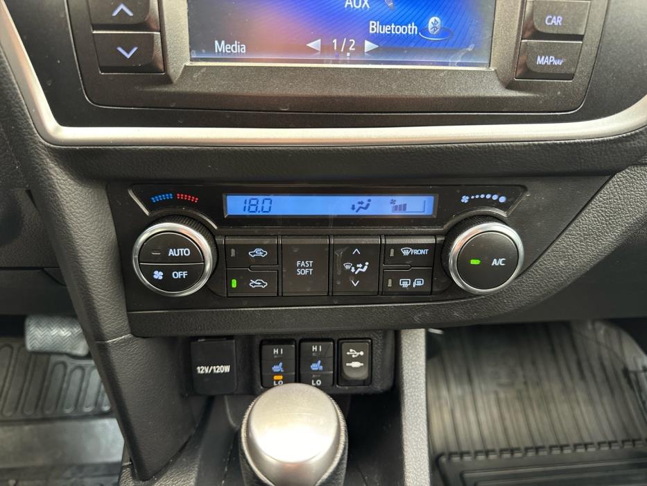 TOYOTA Auris 2015