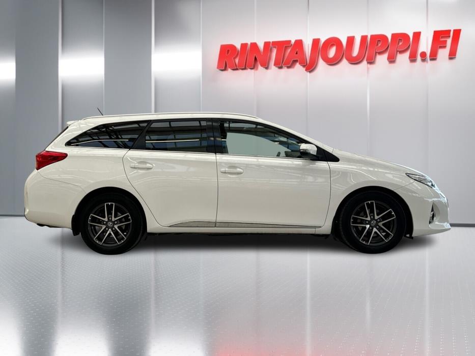 TOYOTA Auris 2015