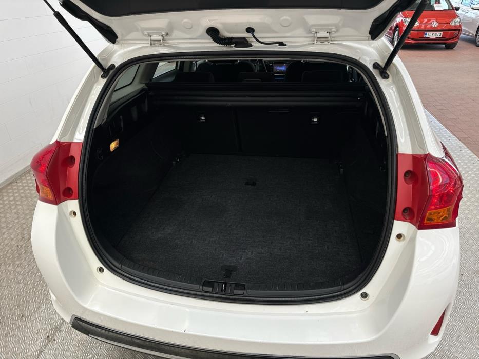 TOYOTA Auris 2015