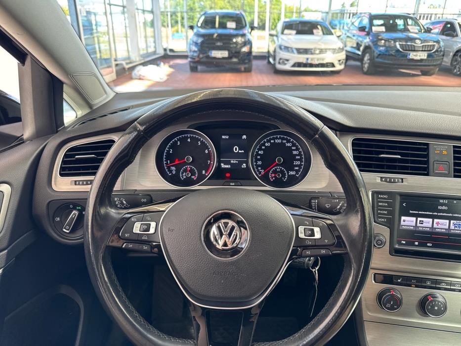 VOLKSWAGEN Golf 2015