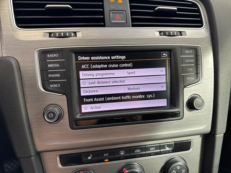 VOLKSWAGEN Golf 2015