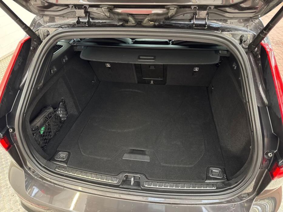 VOLVO V60 2024