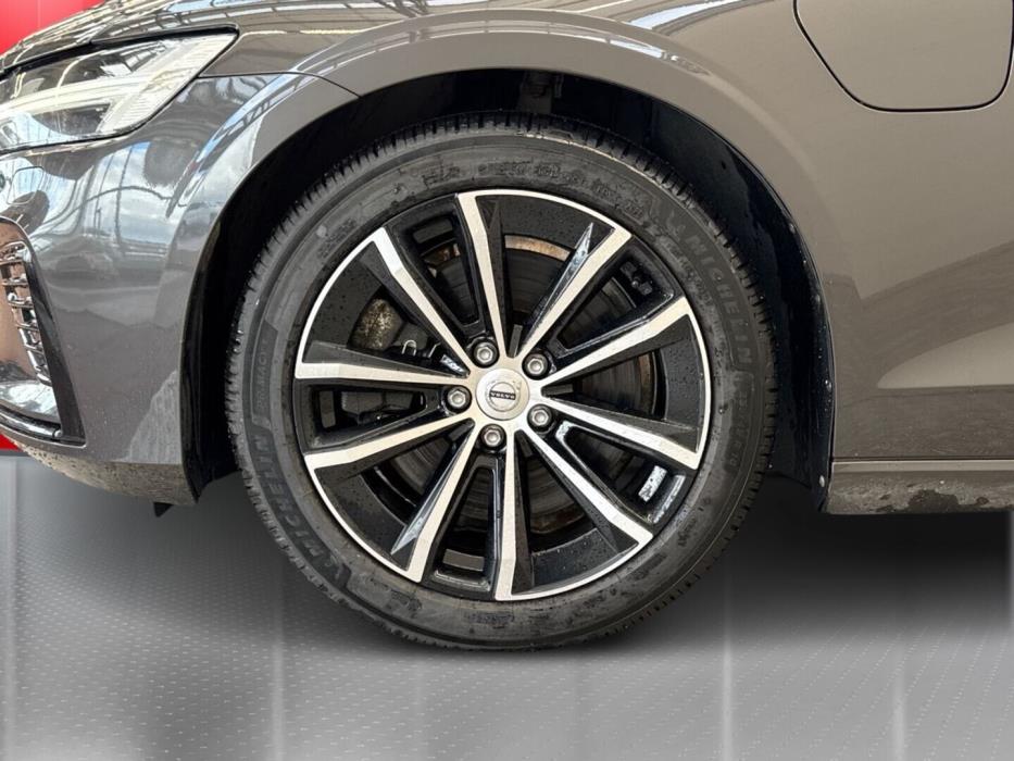 VOLVO V60 2024