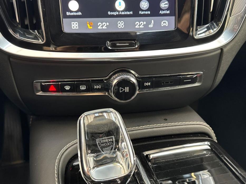 VOLVO V60 2024
