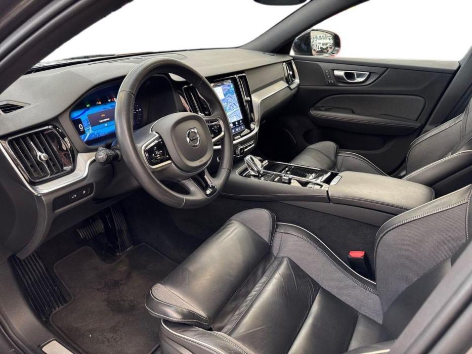 VOLVO V60 2024
