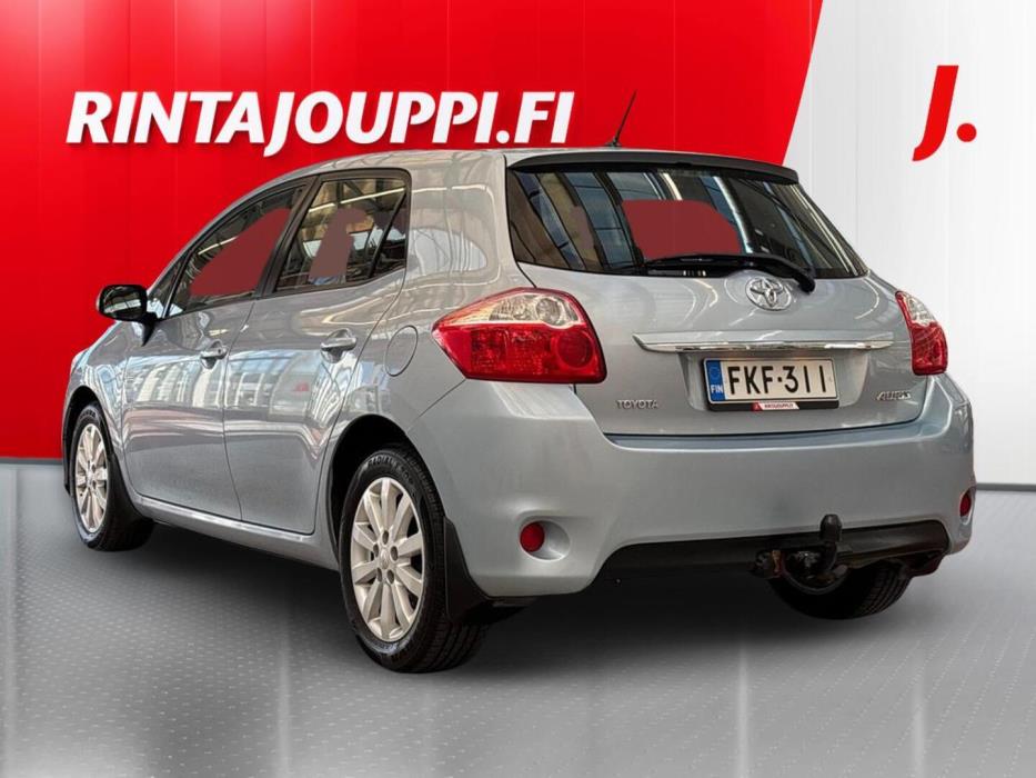 TOYOTA Auris 2011