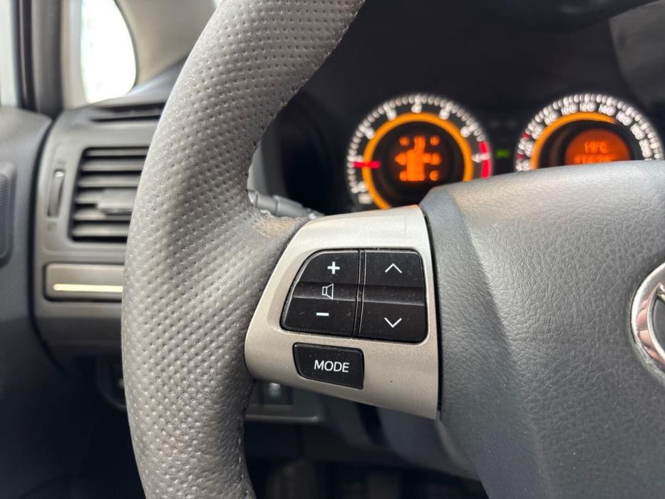 TOYOTA Auris 2011