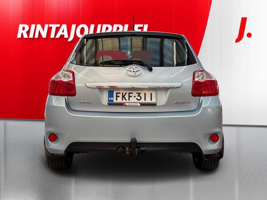 TOYOTA Auris 2011